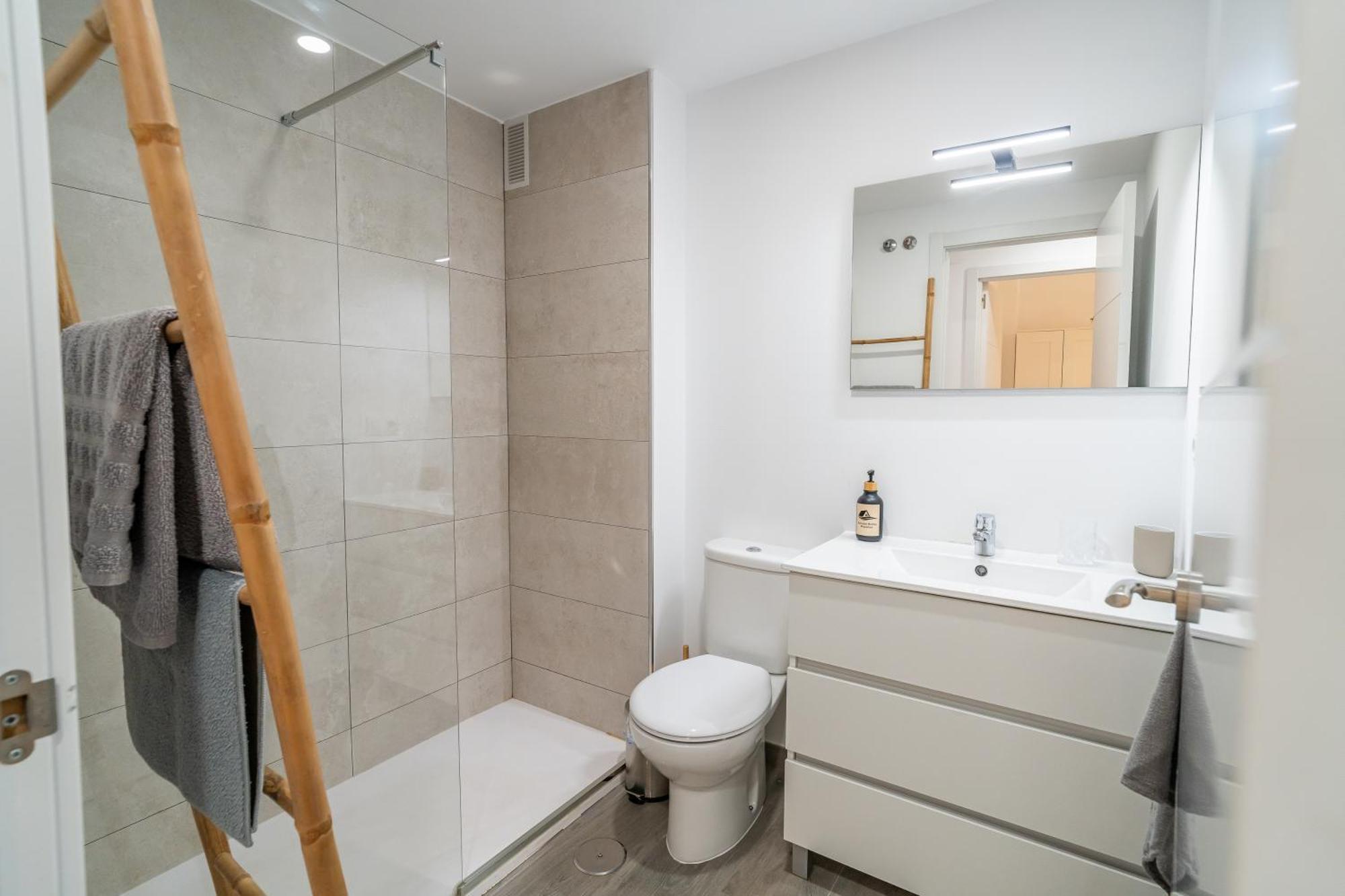 Casa Playa Guadalmar, Beautiful Apartment In Front Of The Sea, Wifi, Ac, Smart Tv, Private Parking Málaga Exteriör bild